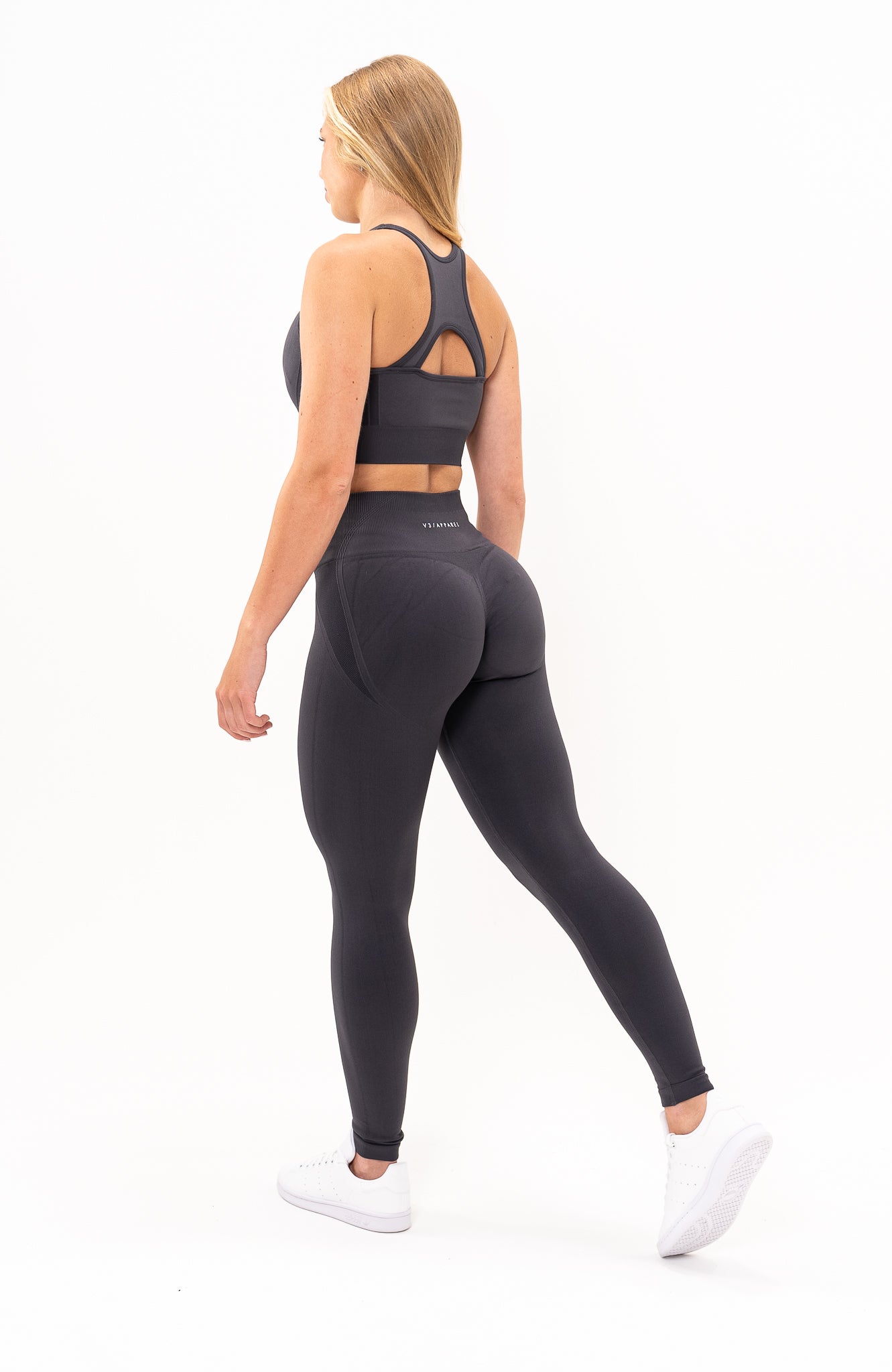 V3 Apparel Women's Tempo seamless scrunch bum shaping high waisted leggings and training sports bra in charcoal grey – Squat proof sports tights and training bra for Gym workouts training, Running, yoga, bodybuilding and bikini fitness.