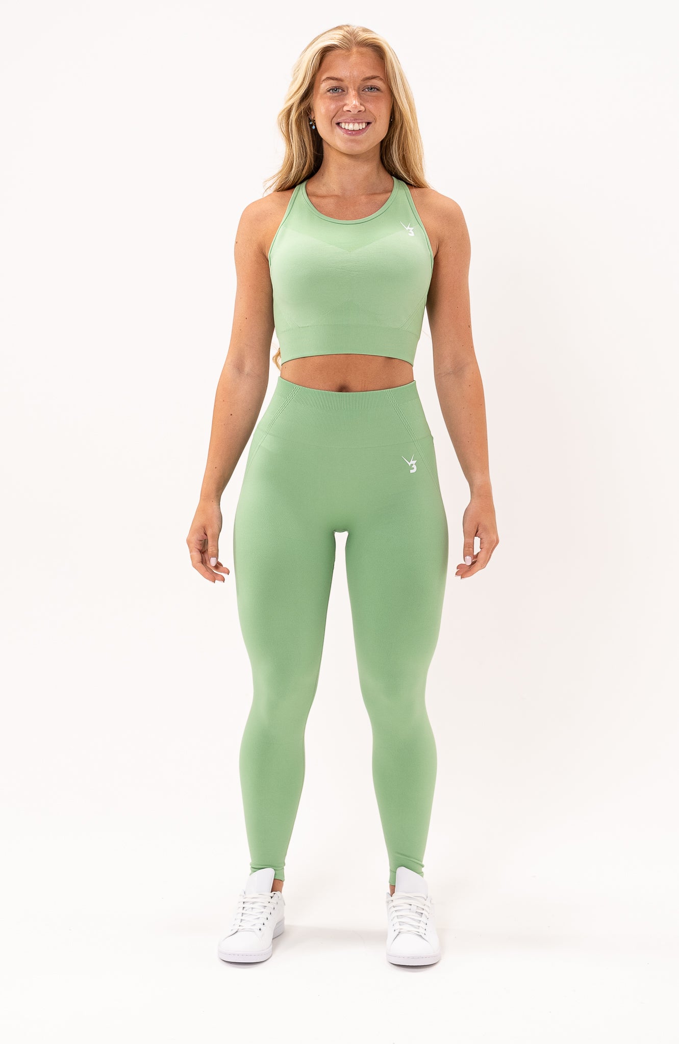 V3 Apparel Women's Tempo seamless scrunch bum shaping high waisted leggings and training sports bra in mint green – Squat proof sports tights and training bra for Gym workouts training, Running, yoga, bodybuilding and bikini fitness.