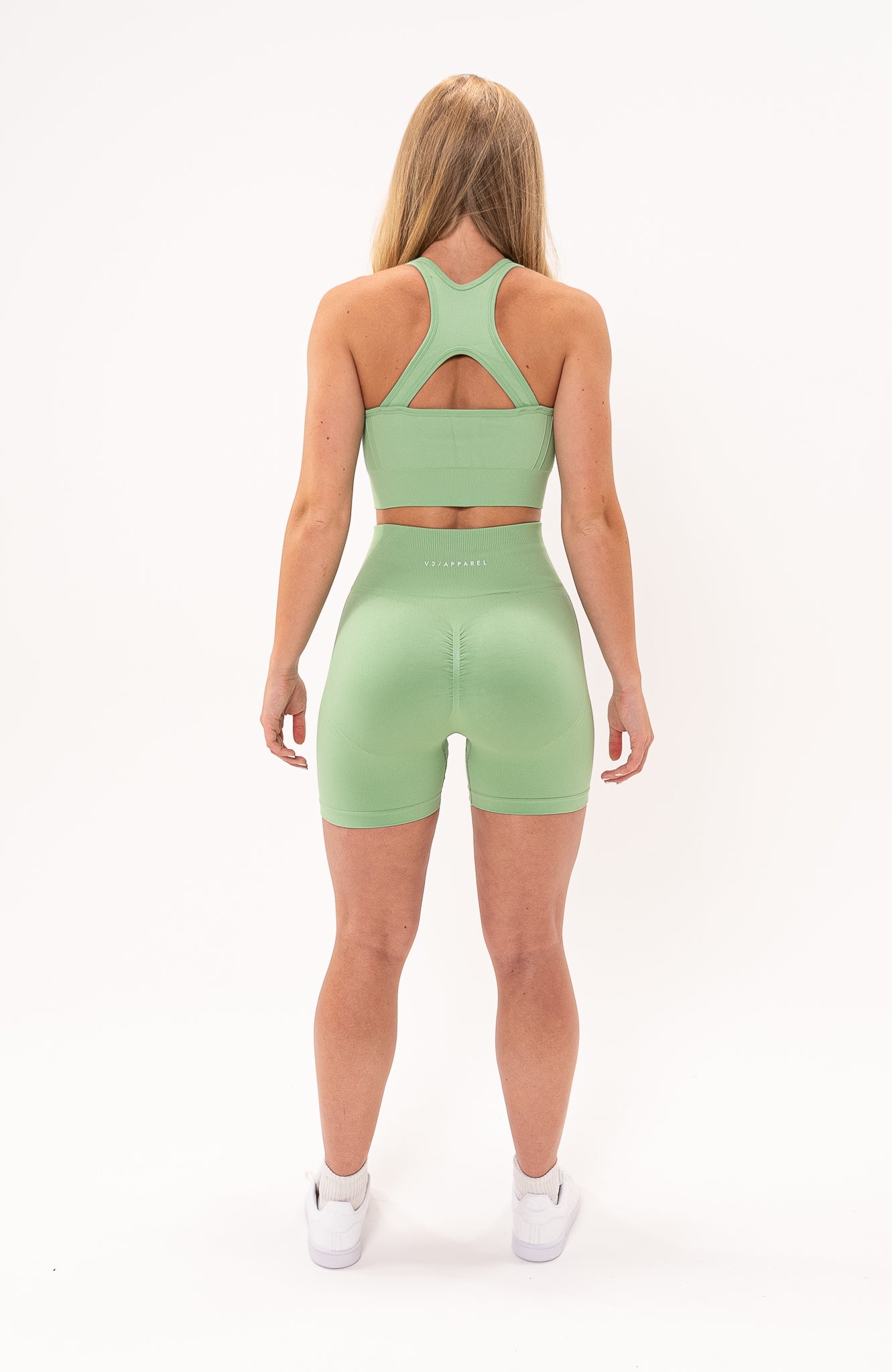 V3 Apparel Women's Tempo seamless scrunch bum shaping high waisted shorts and training sports bra in mint green – Squat proof 5 inch leg cycle shorts and training bra for Gym workouts training, Running, yoga, bodybuilding and bikini fitness.